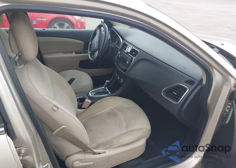 2014 Chrysler 200 Lx z USA, uszkodzony, nr VIN 1C3CCBAB8EN205029